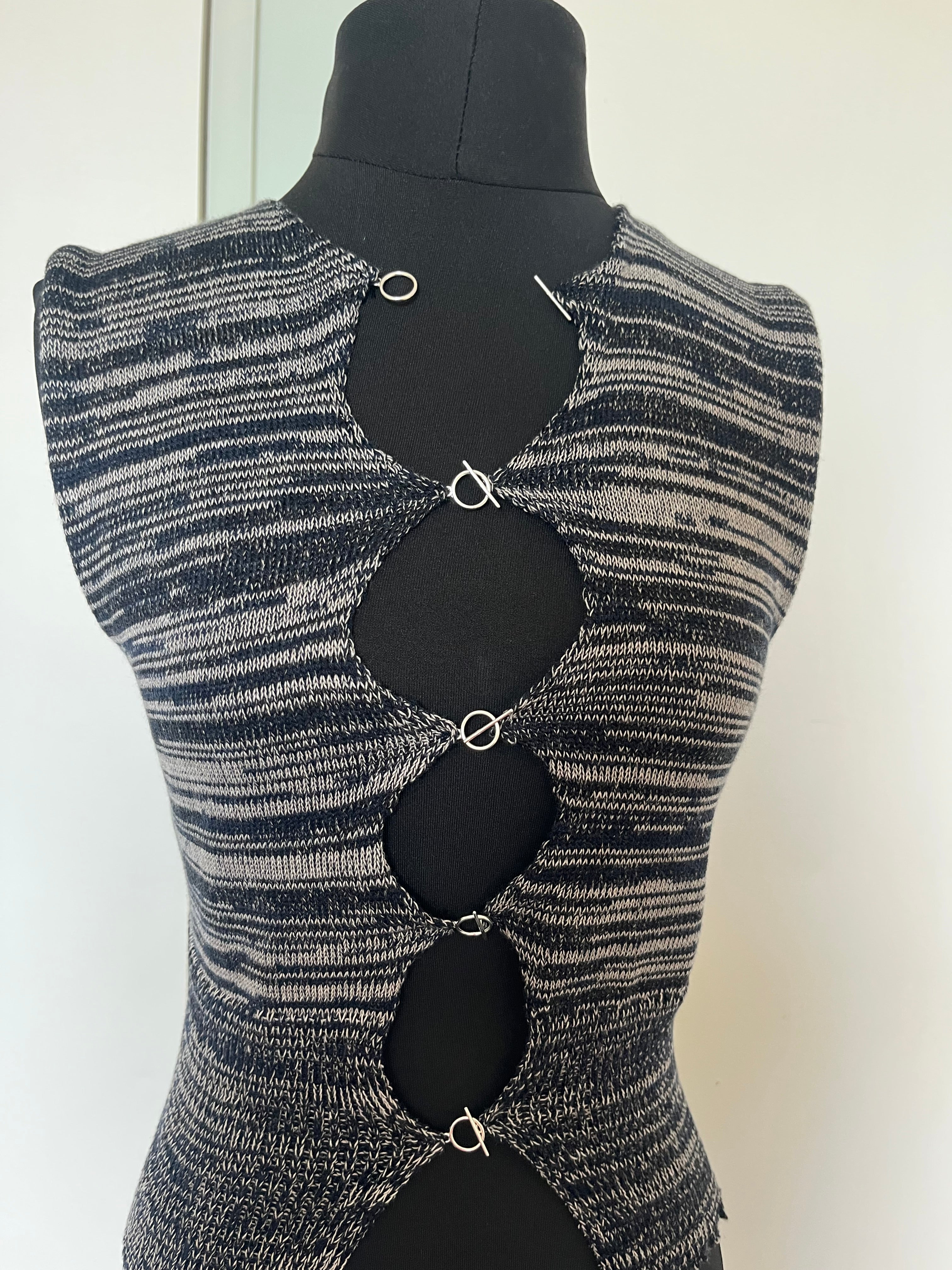 T bar vest