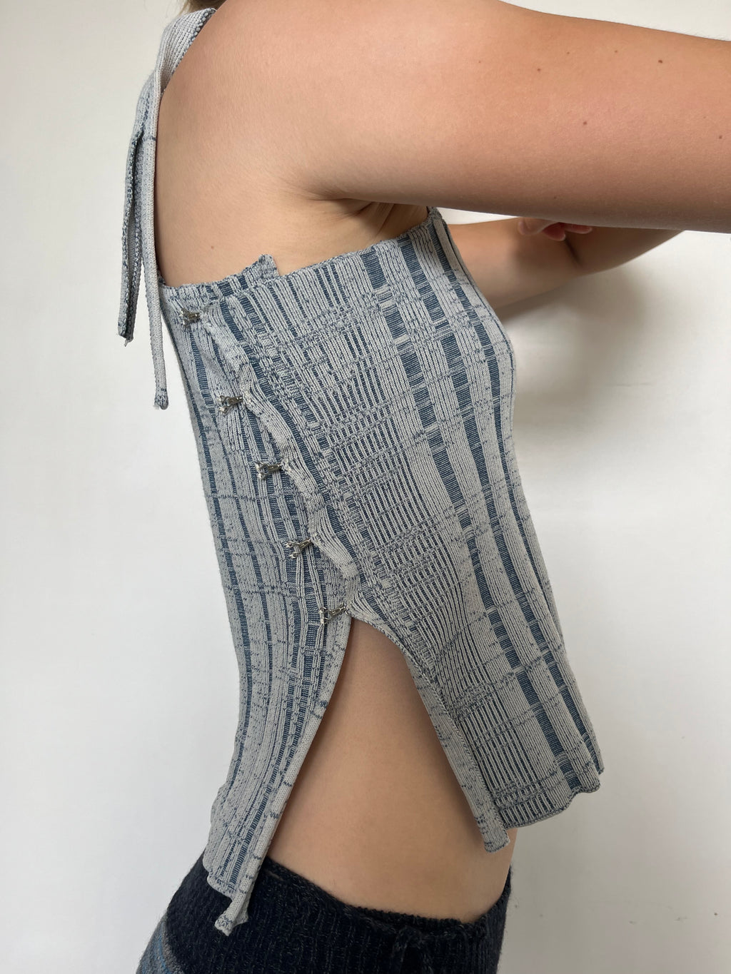 Hook ribbed vest