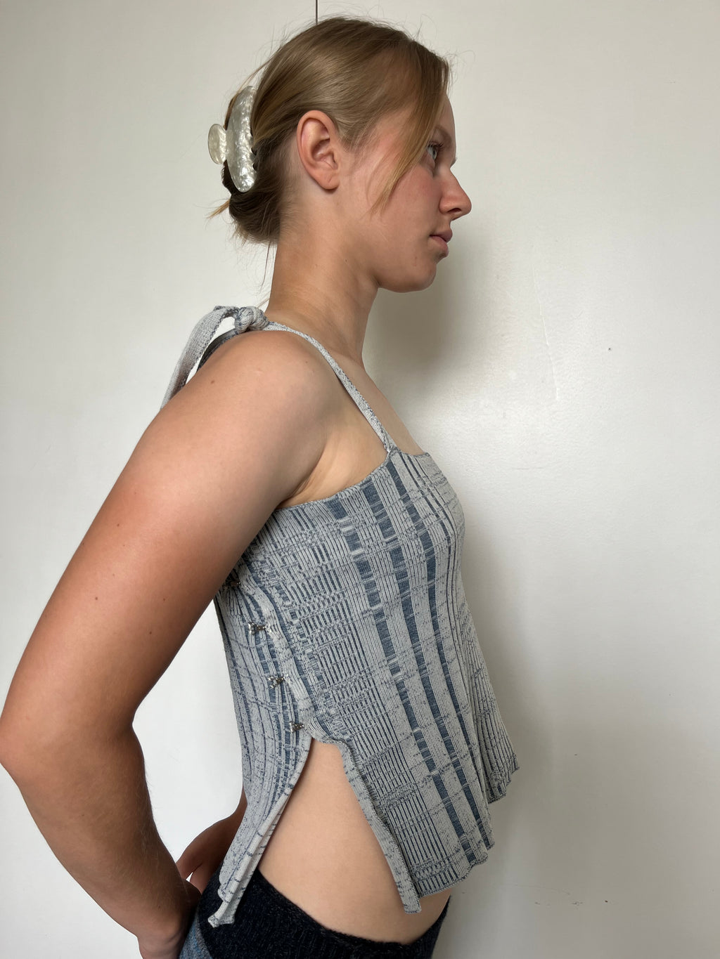 Hook ribbed vest