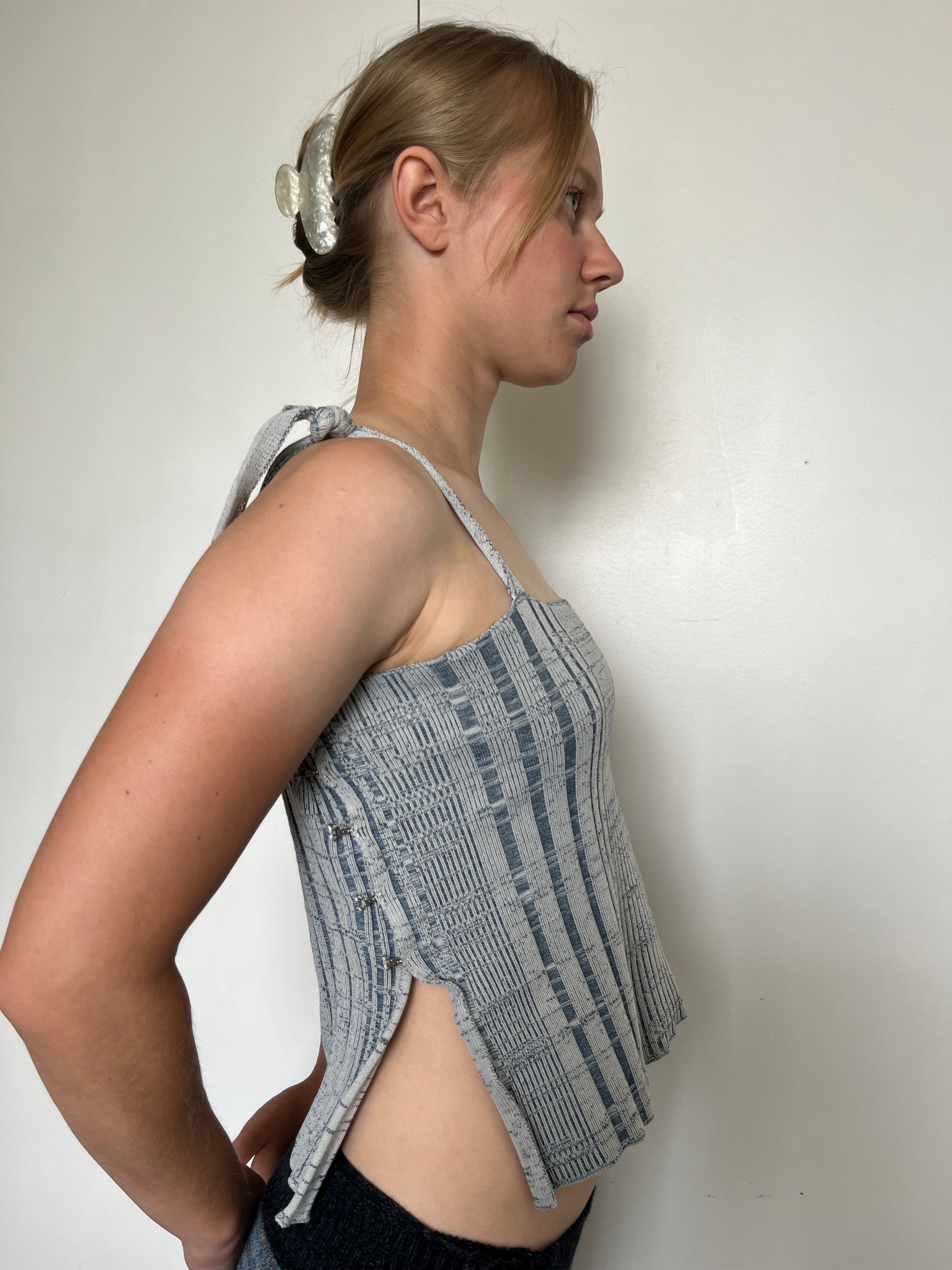 Hook ribbed vest