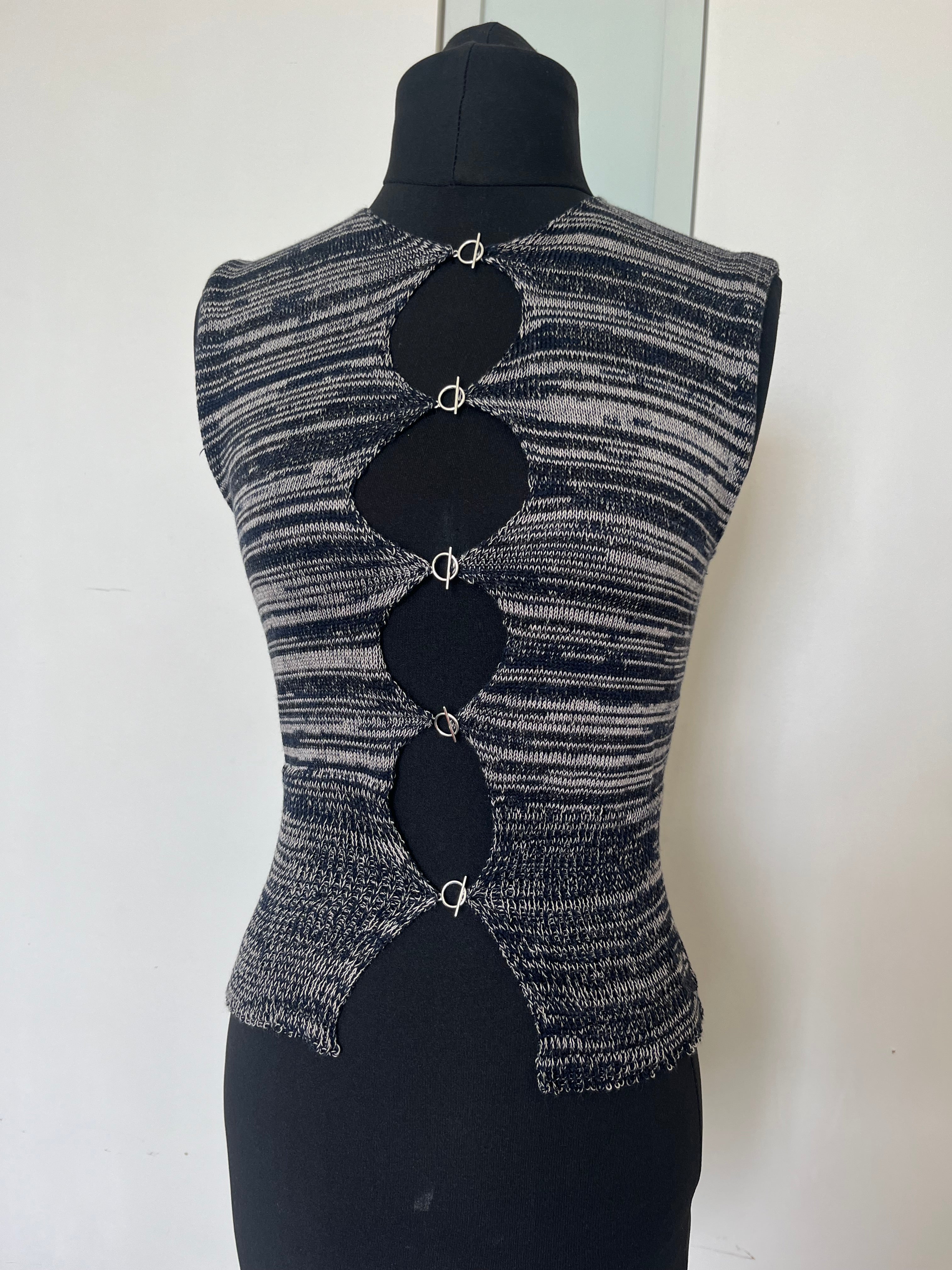 T bar vest