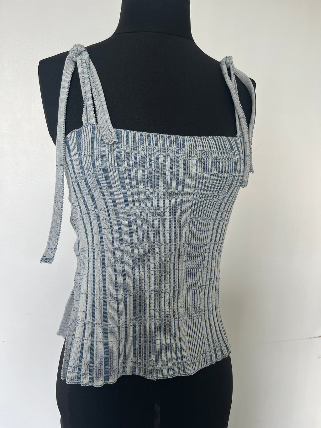 Hook ribbed vest