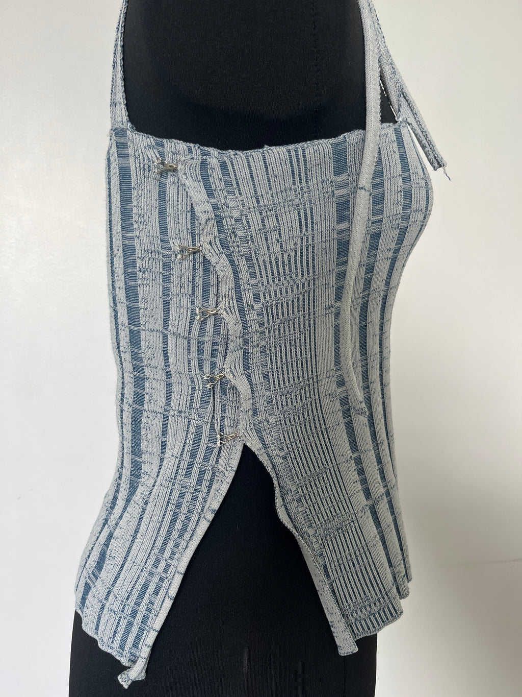 Hook ribbed vest