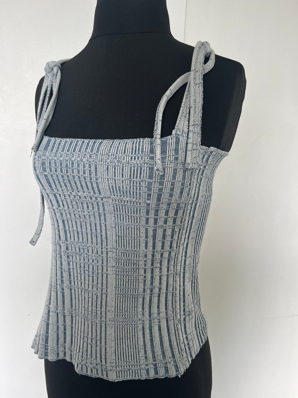 Hook ribbed vest