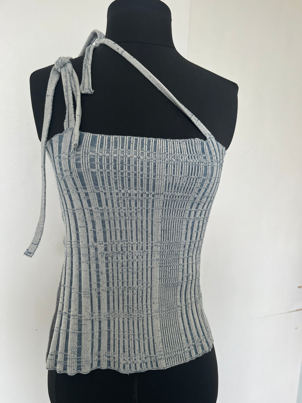 Hook ribbed vest