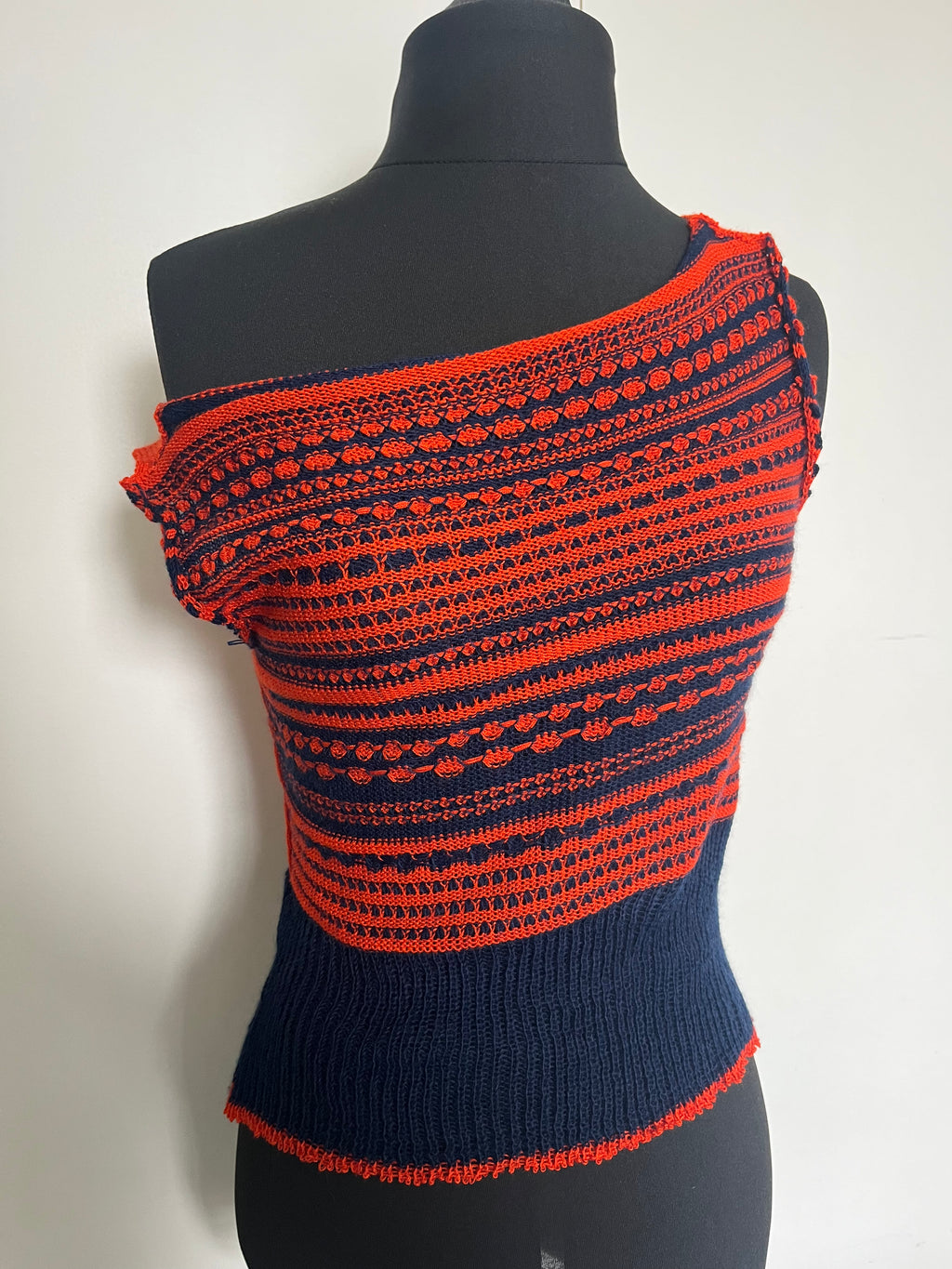 Tuck stitch vest
