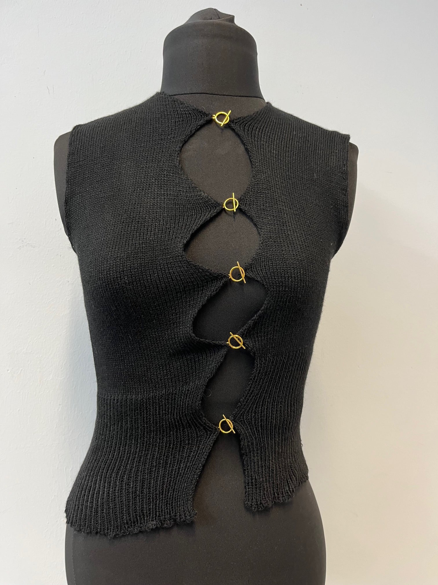 Asymmetric T bar Top