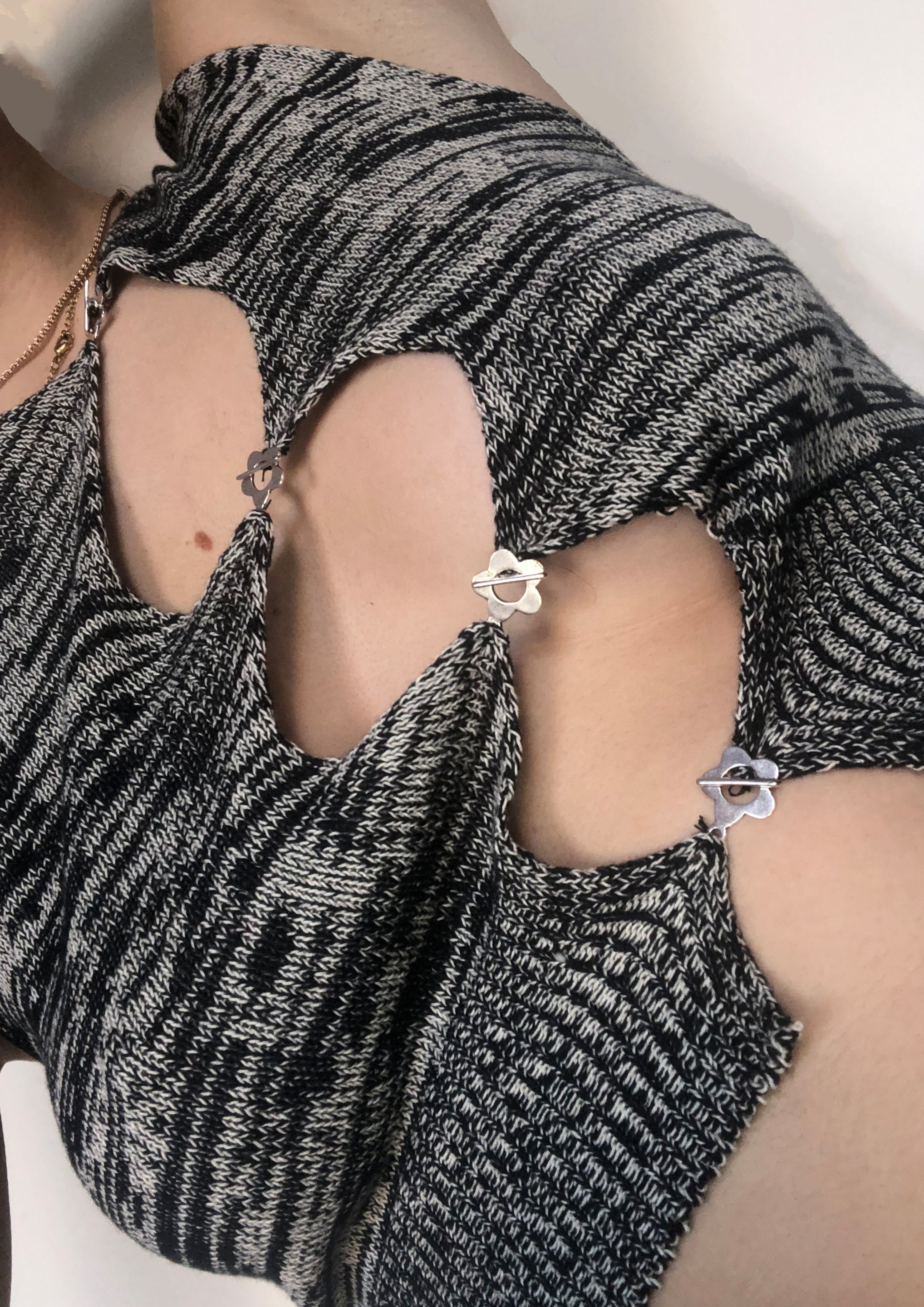 Asymmetric Flower T Bar Top