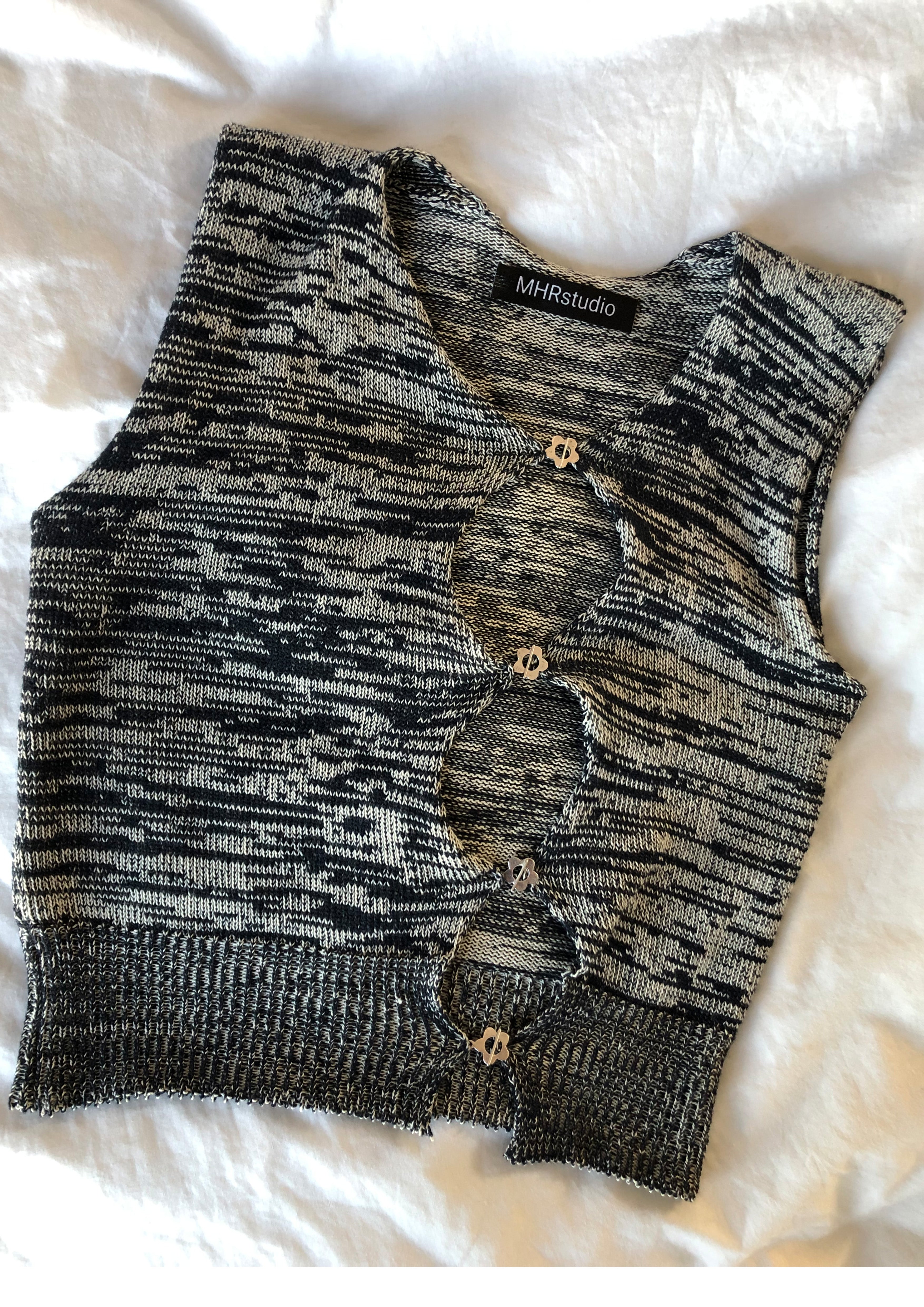 Asymmetric Flower T Bar Top