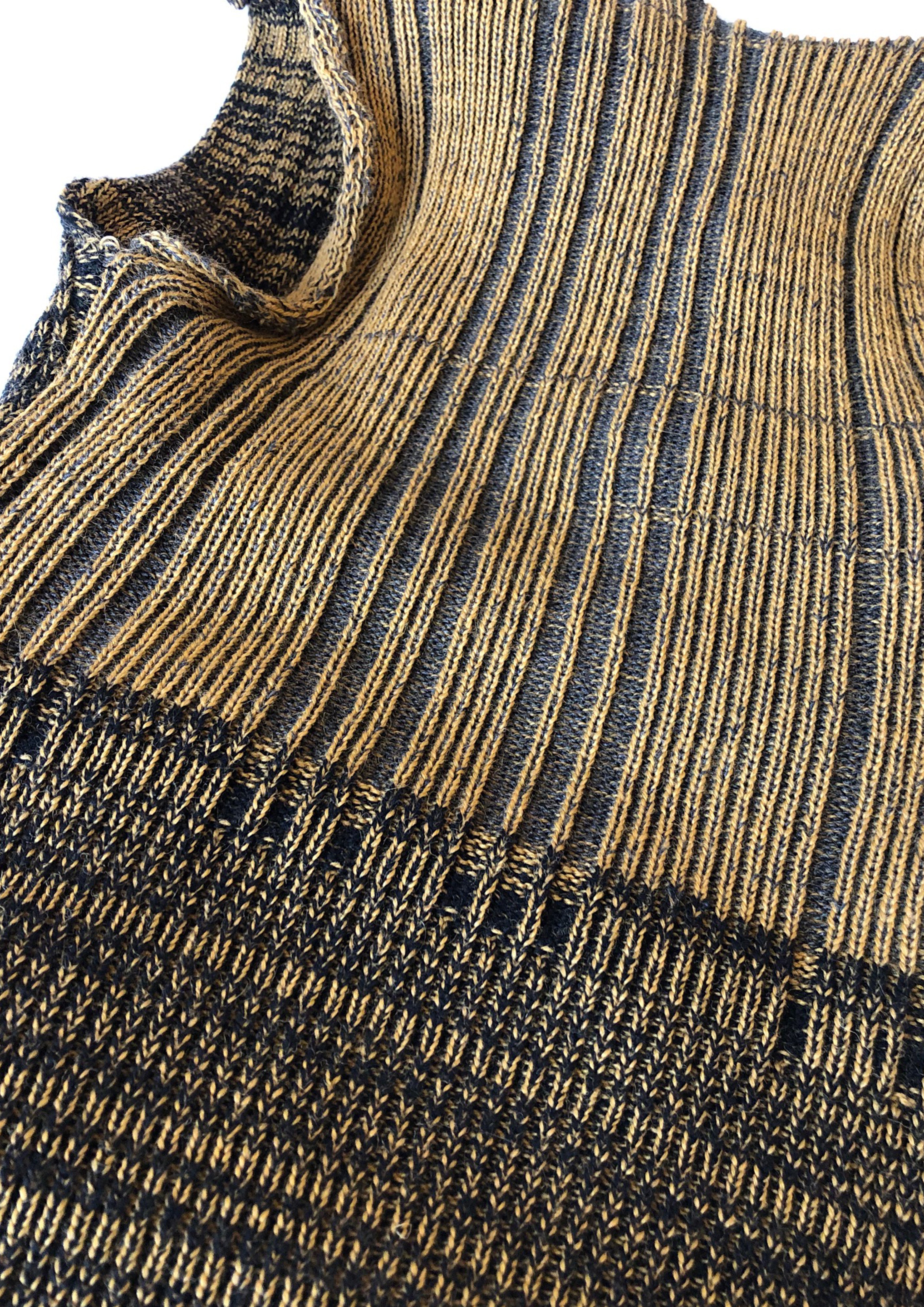 Ribbed Hook & Eye Vest