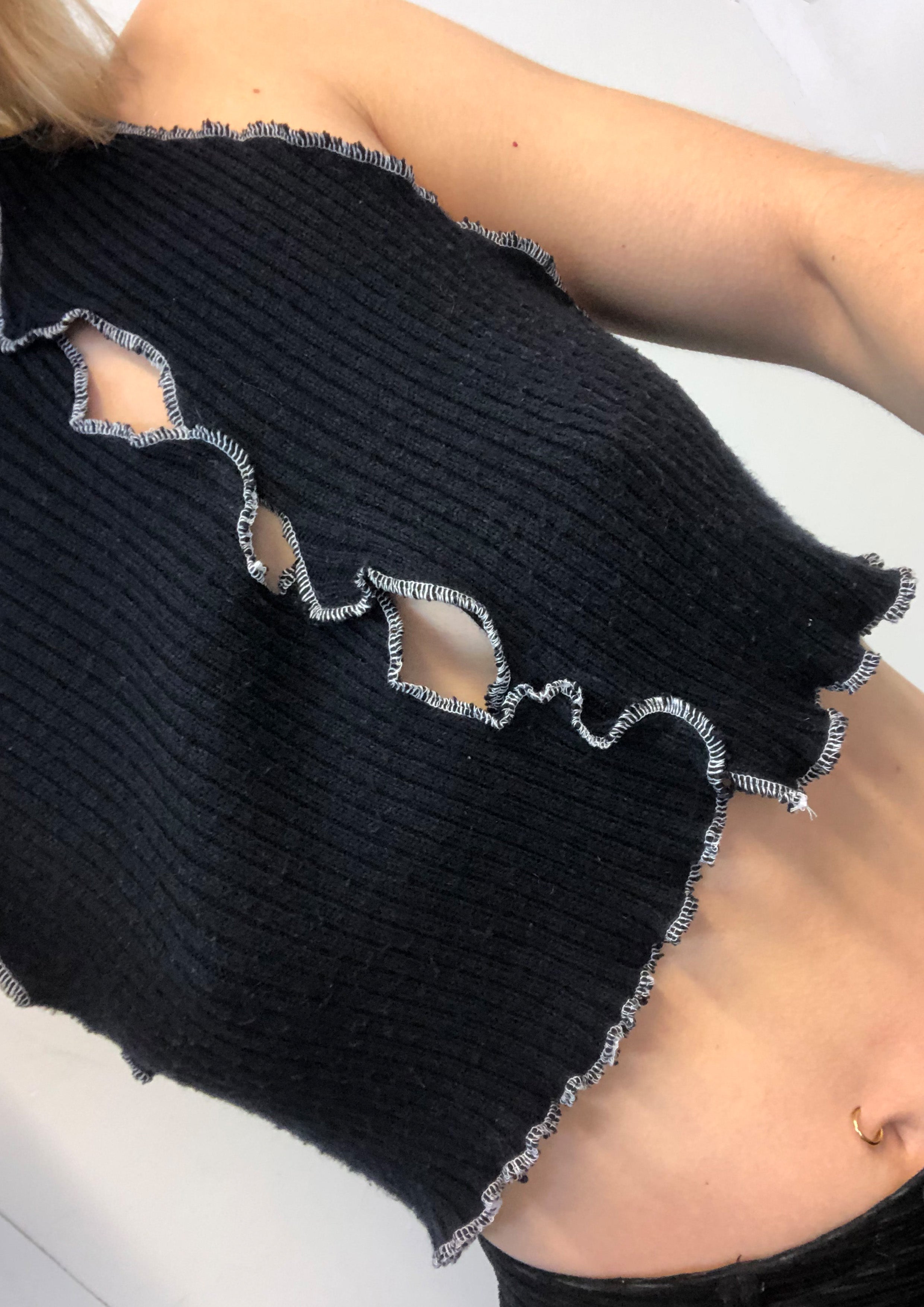 Seamed holes top