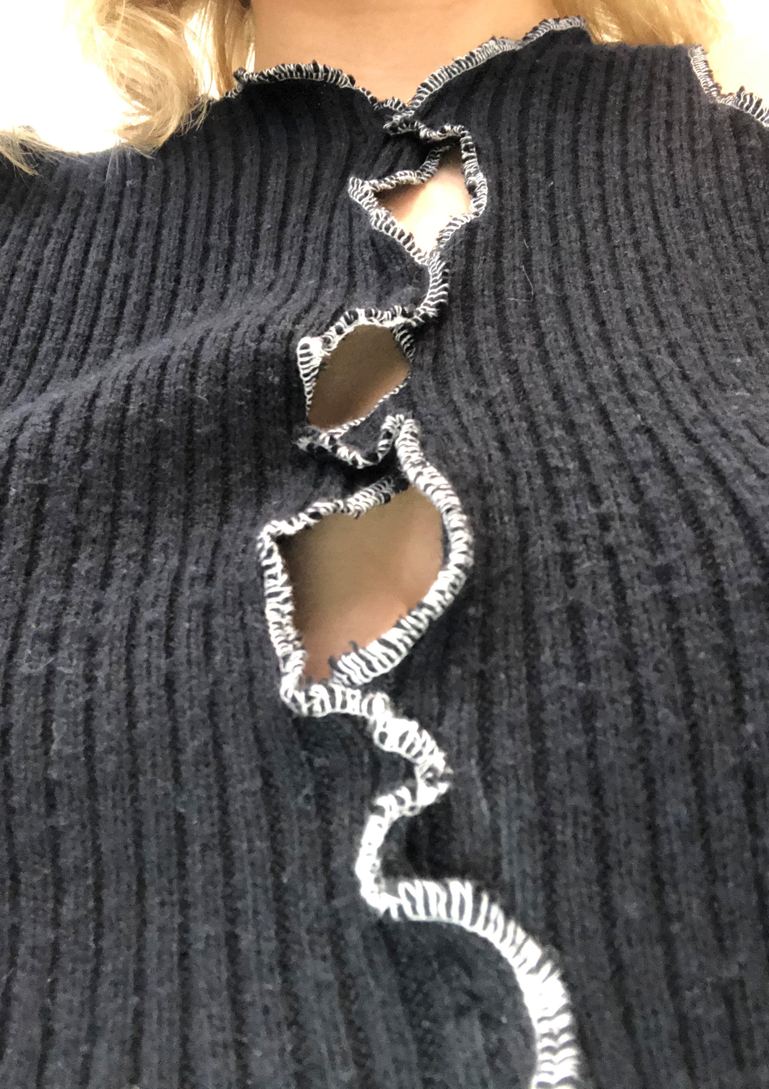 Seamed holes top